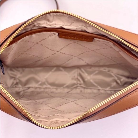 Michael Kors EW Crossbody Vanilla - Picture 5 of 11